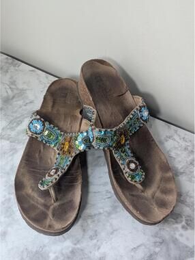 Pre-owned White Mountain Hazy footbed sandals beaded sequined straps size 6.5